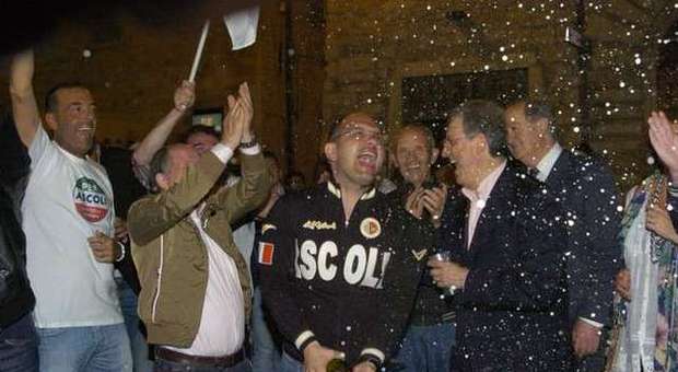 Ascoli, Castelli festeggia "Ho vinto come Renzi"