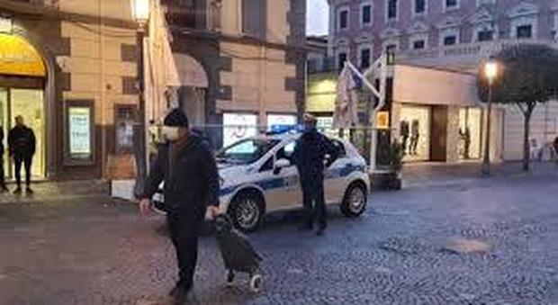 Coronavirus Roma, le auto dei vigili con gli altoparlanti in strada: «Restate a casa»
