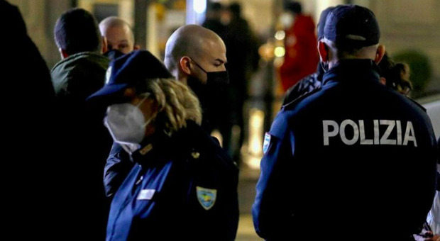 Milano, uomo accoltellato al torace in strada: è grave
