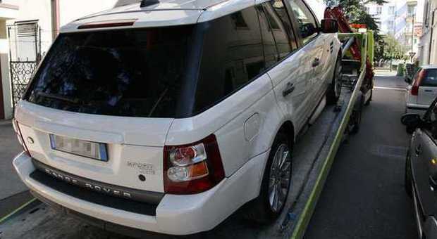 La Range Rover era già stata caricata su un carro attrezzi