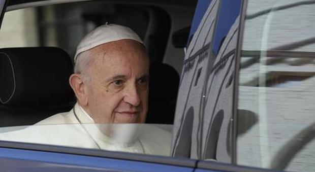Il Papa ai giornalisti: «Chiacchiere come "terrorismo", possono uccidere»