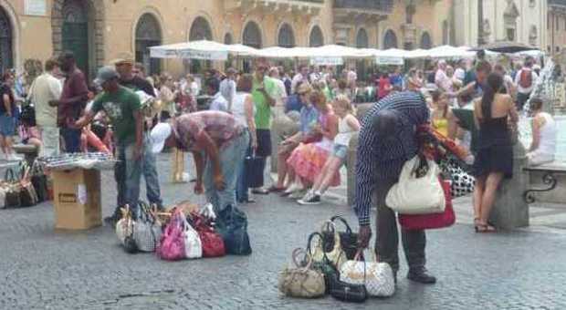 Fontana di Trevi, rissa tra venditori ambulanti. Un magrebino ferito da un paio di forbici