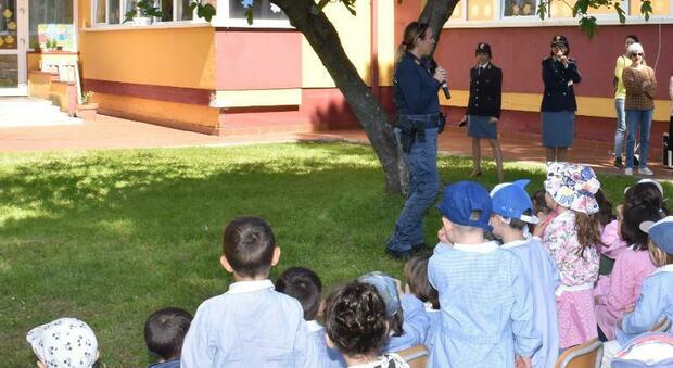 I cani poliziotto alla scuola dell'infanzia, iniziativa di educazione alla legalità