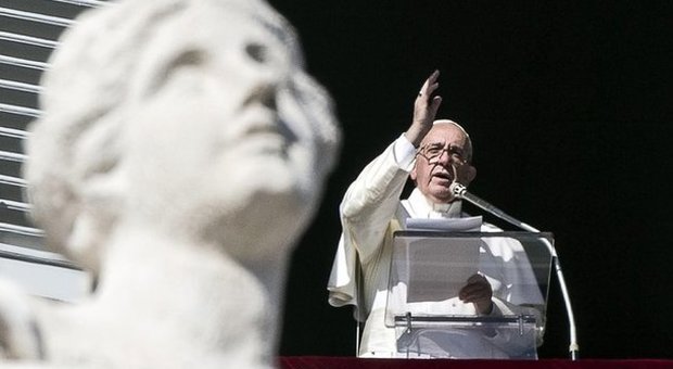 Papa Francesco preoccupato per il viaggio in Africa: «Aprirò il Giubileo da lì, il 29»