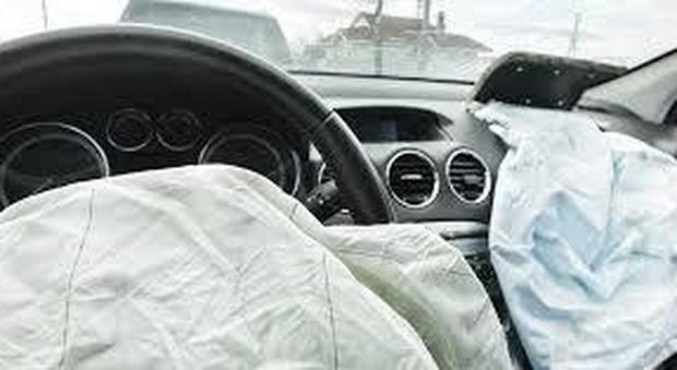 In coma dopo l'urto, colpa dell'airbag non attivo. Ma davanti al giudice perde la causa