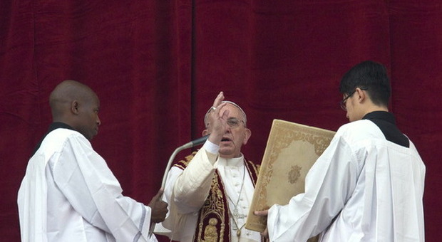 Il Papa: ​«Tante lacrime questo Natale, preghiamo per i troppi bambini abusati e uccisi»