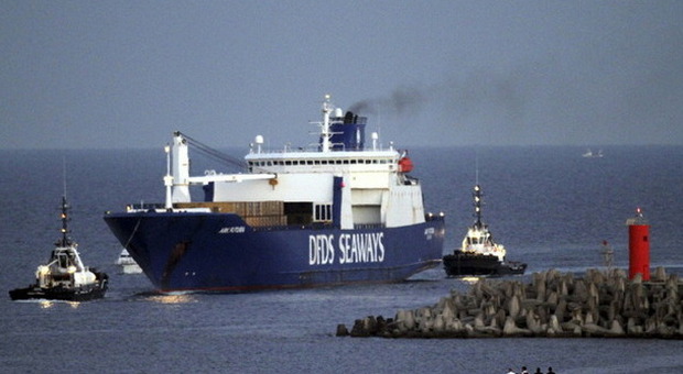 Armi chimiche, arriva a Gioia Tauro la nave dei veleni siriani. Iniziate le operazioni di trasbordo