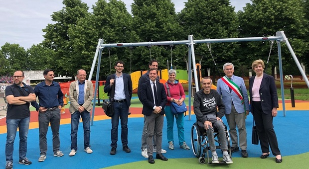 L'inaugurazione della nuova zona giochi nel parco Ardito Desio in via Val d’Arzino a Udine L’area, che ha una superficie di circa 360 mq, è stata pensata per essere inclusiva, quindi accessibile a tutti gli utenti, compresi i bambini che presentano