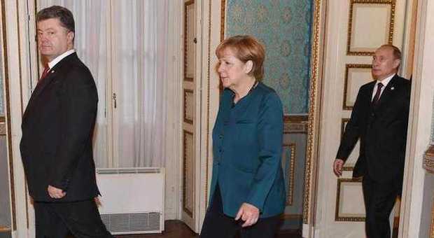 Petro Poroshenko, Angela Merkel e Vladimir Putin (LaPresse)