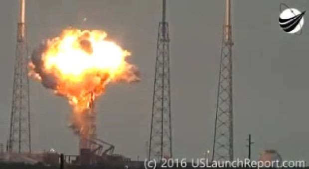 Usa, esplode razzo a Cape Canaveral distrutto satellite per Facebook