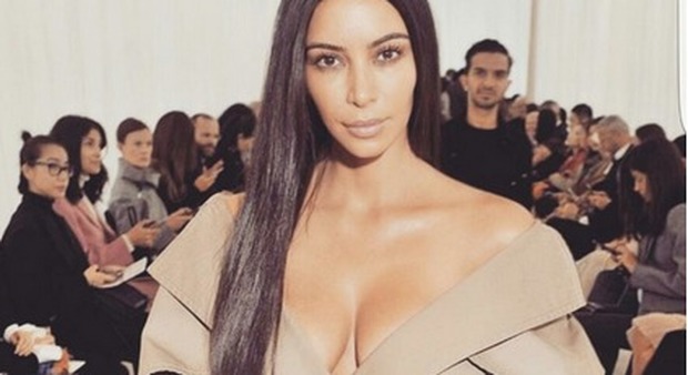 Kim Kardashian, finta la rapina a Parigi? La regina dei social denuncia sito americano