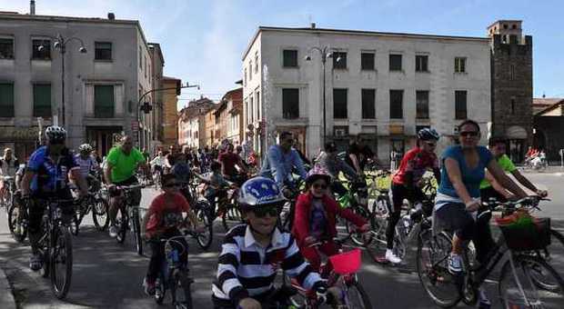Rieti, decine di reatini in sella alle due ruote per Bicincittà, presente anche il sindaco