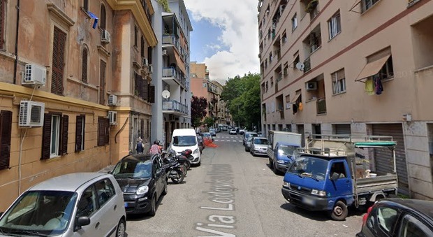 Roma, l'assemblea condominiale finisce in rissa: «Ora prendo una pistola e ti sparo», due feriti