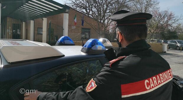 I carabinieri intervenuti per il sopralluogo alla scuola Buonarroti