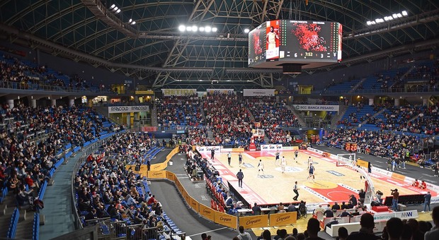Sfida di playoff con la Virtus alla Vitrifrigo Arena ma il contenzioso con Tecnocasa potrebbe costare più di 400mila euro