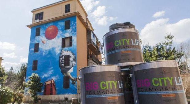 Street art a Tor Marancia, Marino inaugura i murales, gli abitanti: «Non dimentichi il degrado»