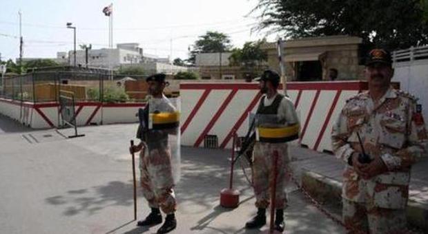 Pakistan, raid contro talebani: 15 morti. E a Karachi salgono a 37 vittime aeroporto