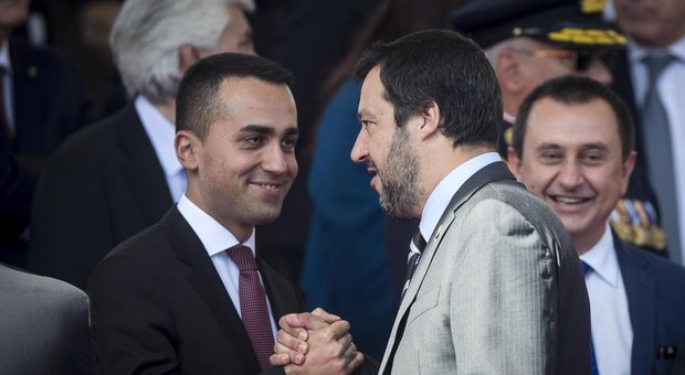 Salvini e Di Maio, siparietto al Quirinale: «Ci vediamo, ci sentiamo...»
