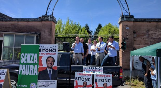 Salvini corre per Bitonci e attacca il governo: «Si dimettano i ministri Pd»