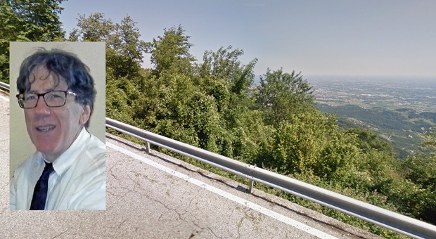 Giancarlo Scanavin e il guardrail della strada della Scaletta che sale a Rubbio