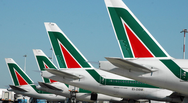Alitalia, oggi incontro con sindacati. Il 23 sciopero, cancellati 60 voli