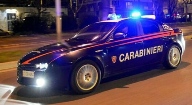 Donna uccisa da un colpo di pistola al petto in Calabria: il corpo senza vita trovato dal figlio