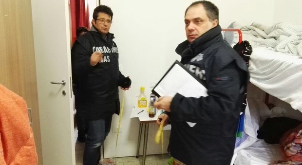 Ospedale, barelle nei corridoi: blitz dei carabinieri del Nas