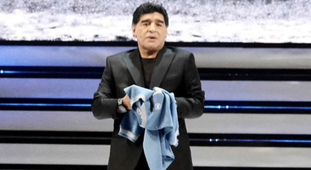 Maradona è cittadino onorario di Napoli: approvata la delibera
