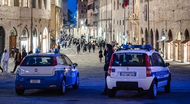 Perugia, due locali del centro non rispettano le norme anti Covid. Multa e rischio chiusura