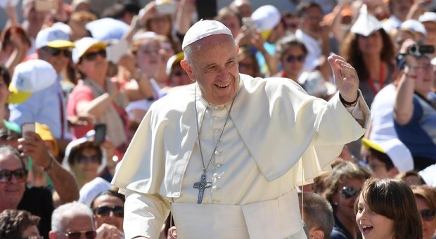 Papa Francesco preoccupato per la Brexit: «Serve una Europa che non alzi muri»