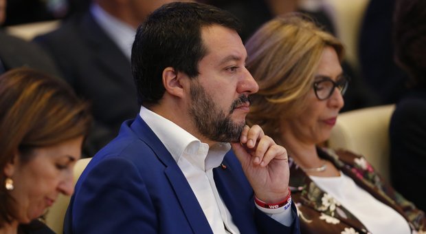 Rifiuti in fiamme, Salvini: «A breve sarò in Campania»