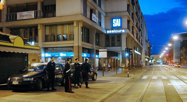 Piazza de Gasperi: residenti esasperati dagli spacciatori. Blitz dei carabinieri