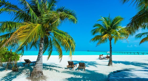 Coronavirus, famiglia napoletana bloccata in un resort alle Maldive: «Situazione surreale, non ci fanno partire»