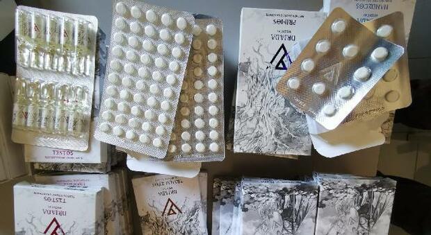 Farmaci illegali o falsi, boom di sequestri negli aeroporti romani. Le ordinazioni su chat gestite da personal trainer