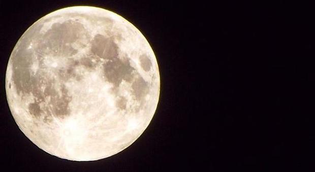 La Luna è una "costola" della Terra: staccata dopo impatto contro un altro pianeta