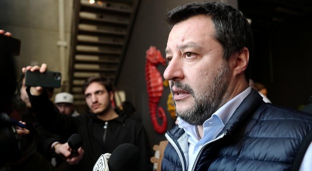 Coronavirus, Salvini: «Qualcuno ha dormito, chi ha sbagliato si dimetta». Scontro aperto con il premier