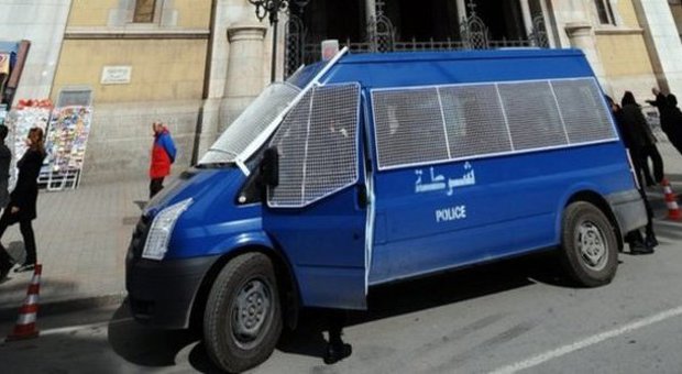 Tunisia, sparatoria in strada contro un gruppo di tre poliziotti: un morto