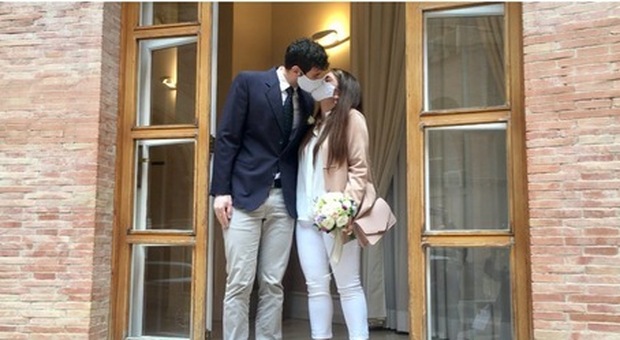 Covid, bonus matrimonio, 1.500 euro alle coppie che decidono di sposarsi in Puglia