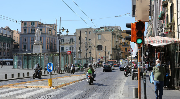 Napoli, «impazziscono» i varchi della Ztl Dante: divieti a sorpresa, traffico caos
