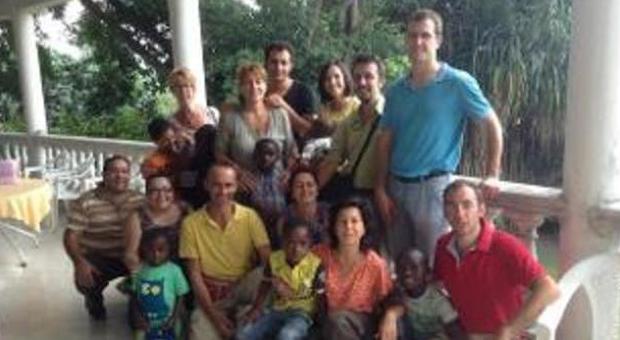 Congo, per i 24 bambini adottati e bloccati da mesi a Kinshasa Renzi invia un volo di stato: la gioia delle famiglie