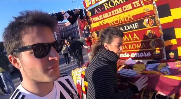 Roma, va all'Olimpico con la maglia della Juve: comico minacciato di morte