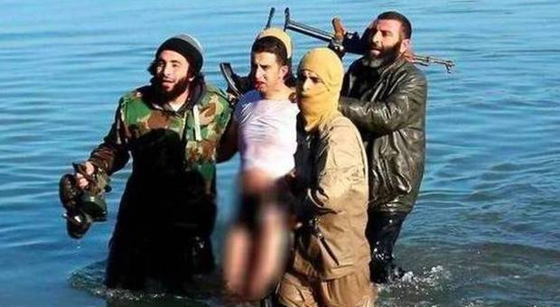 Pilota catturato dall'Isis, la supplica del padre: "Liberatelo"