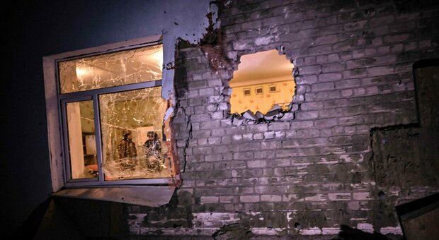 Ucraina, è l’ora delle bombe, s’infiamma il Donbass: colpito un asilo. Biden: invasione imminente