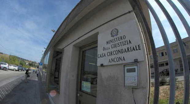 Ancona, detenuto si impicca in carcerce: era in isolamento, sarebbe uscito a settembre