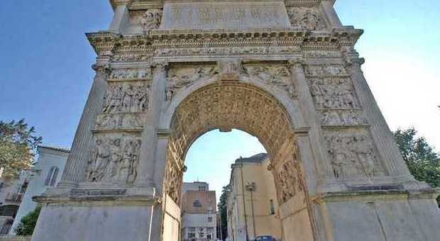 Arco di Traiano, festa per i 1900 anni