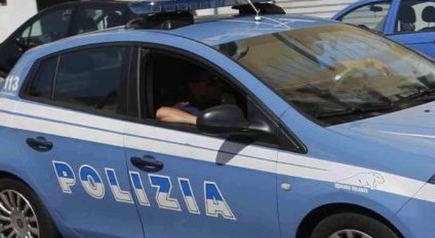 Panico a Roma, armato di pistola minaccia i passanti in strada