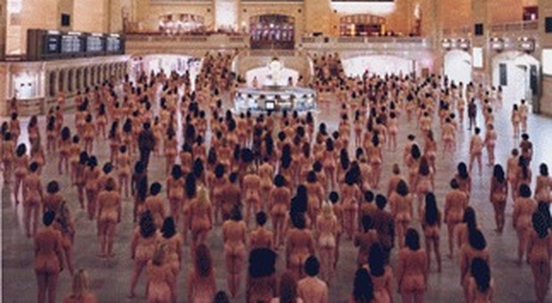 A New York una manifestazione contro la censura del nudo artistico su Facebook e Instagram