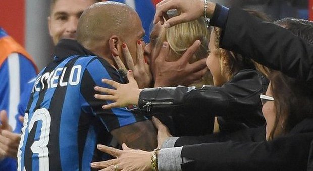 L'Inter mette la quinta: Melo stende l'Hellas. Disastri Roma e Juve, vincono viola e Lazio
