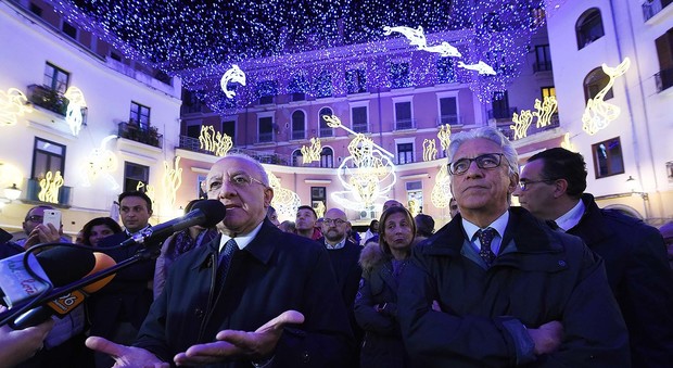 Luci d'artista, è già Natale a Salerno nel segno del lutto per i migranti