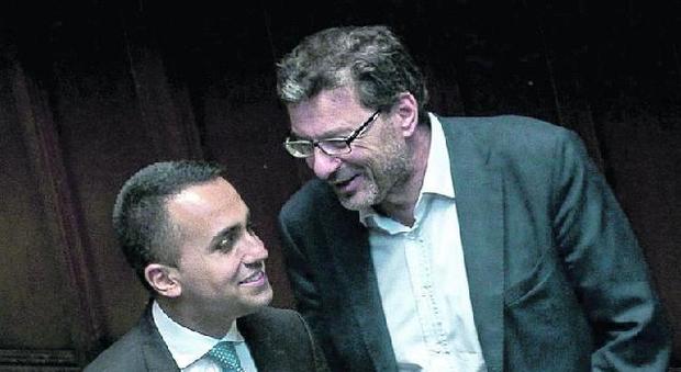 Il vicepremier Di Maio con Giancarlo Giorgetti